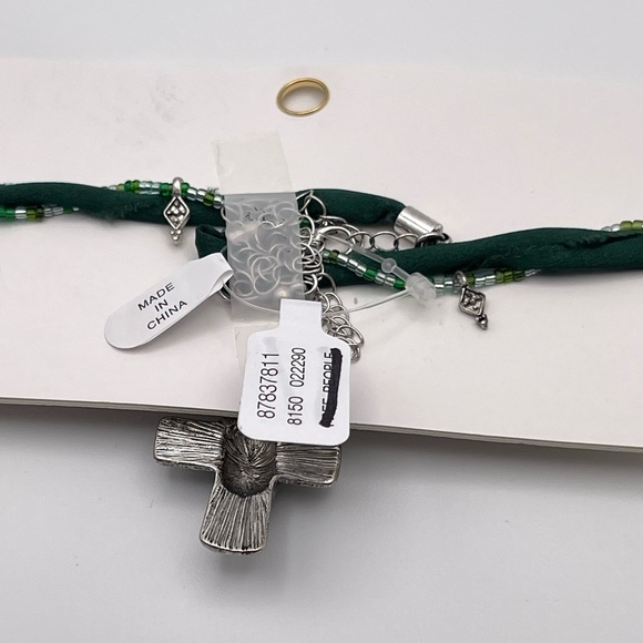 NWT Free People Lola Choker in Green Cross Bohemian Velvet Necklace - Picture 3 of 4